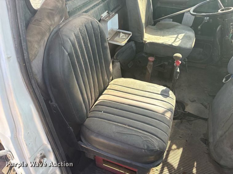 image for item EF3027 1987 Ford LN8000 semi truck