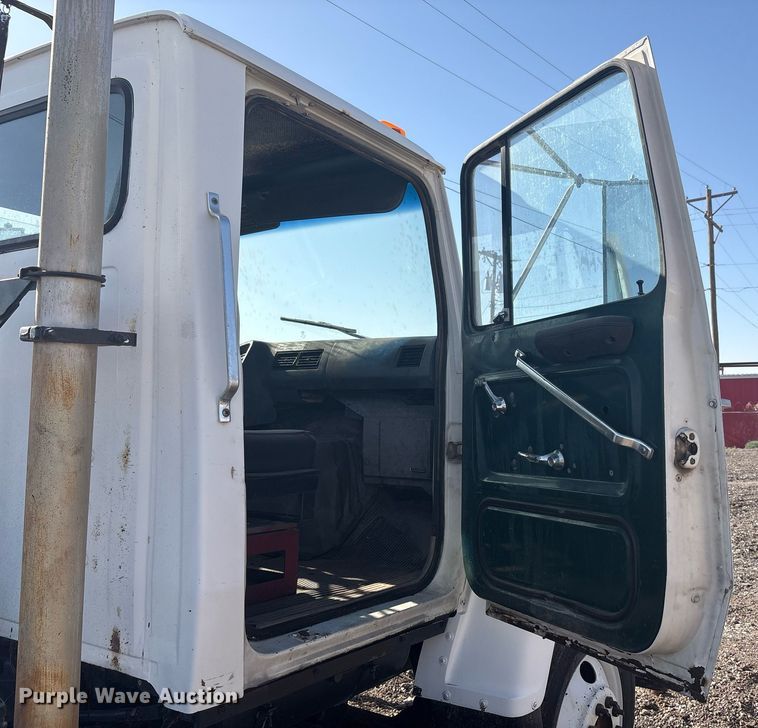 image for item EF3027 1987 Ford LN8000 semi truck