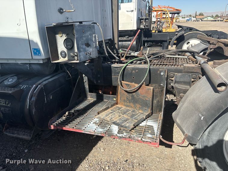 image for item EF3028 1987 Ford LN8000 semi truck