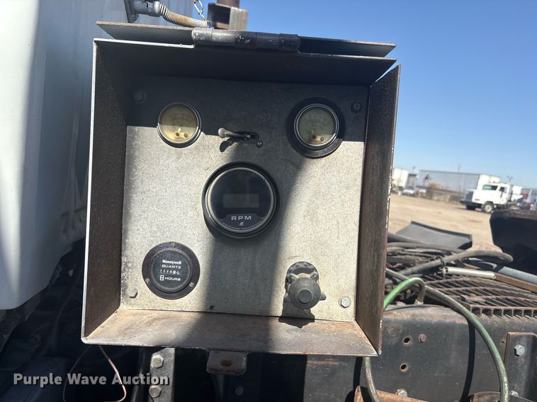 image for item EF3028 1987 Ford LN8000 semi truck