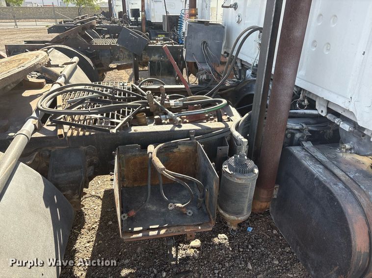 image for item EF3028 1987 Ford LN8000 semi truck