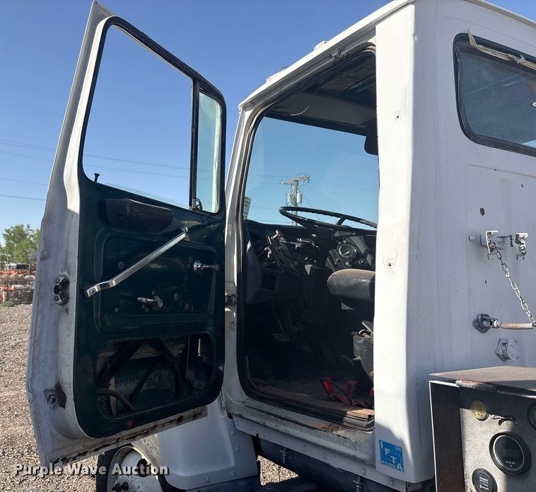 image for item EF3028 1987 Ford LN8000 semi truck