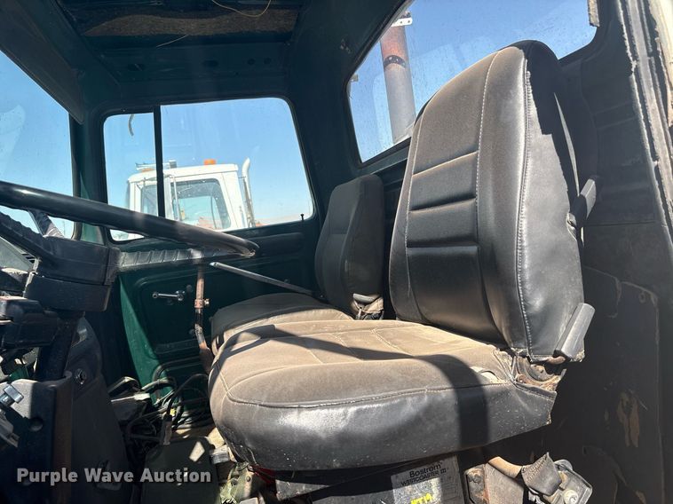 image for item EF3028 1987 Ford LN8000 semi truck