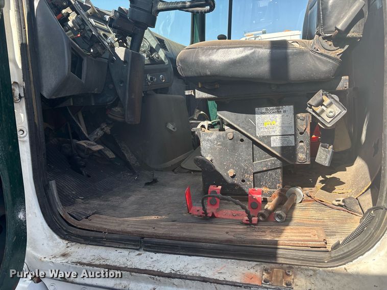 image for item EF3028 1987 Ford LN8000 semi truck