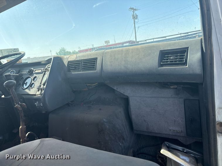 image for item EF3028 1987 Ford LN8000 semi truck