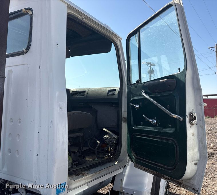 image for item EF3028 1987 Ford LN8000 semi truck