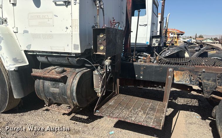 image for item EF3029 1987 Ford LN8000 semi truck