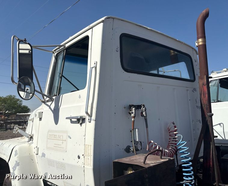 image for item EF3029 1987 Ford LN8000 semi truck
