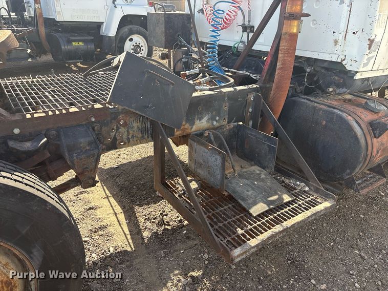 image for item EF3029 1987 Ford LN8000 semi truck