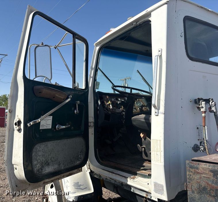 image for item EF3029 1987 Ford LN8000 semi truck