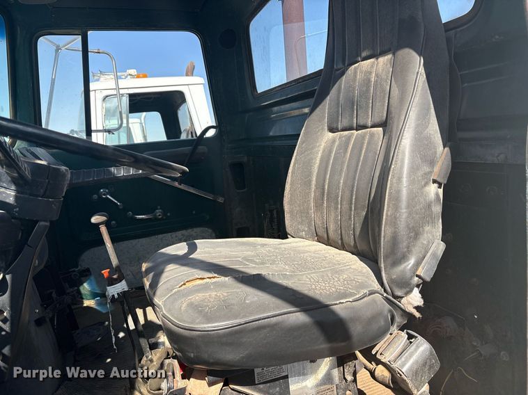 image for item EF3029 1987 Ford LN8000 semi truck