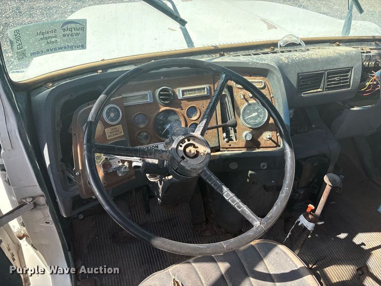 image for item EF3029 1987 Ford LN8000 semi truck