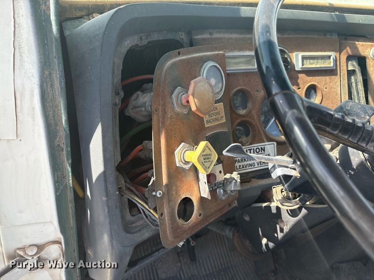 image for item EF3029 1987 Ford LN8000 semi truck