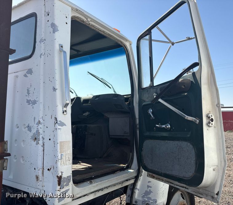 image for item EF3029 1987 Ford LN8000 semi truck