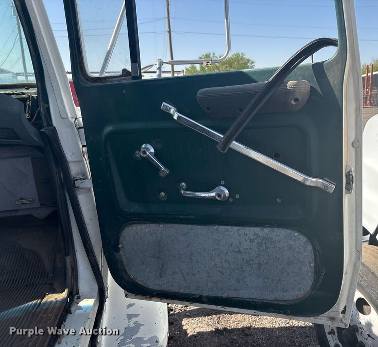 image for item EF3029 1987 Ford LN8000 semi truck