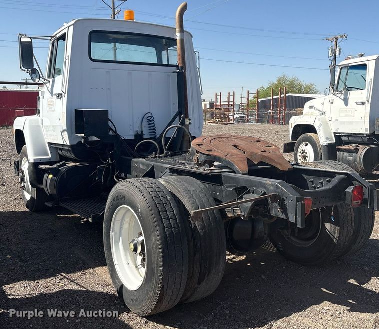image for item EF3030 1987 Ford L8000 semi truck