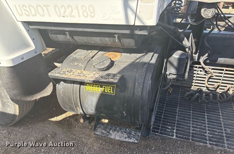 image for item EF3030 1987 Ford L8000 semi truck