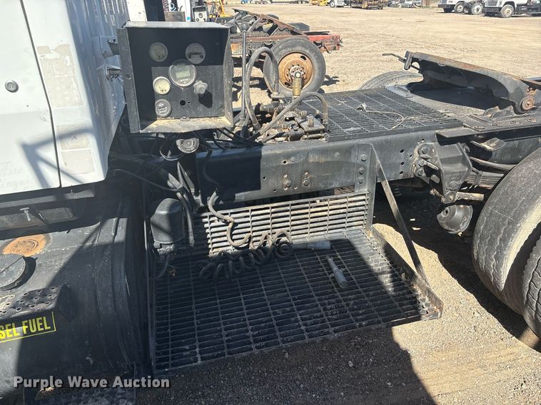 image for item EF3030 1987 Ford L8000 semi truck