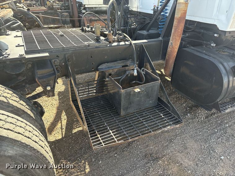 image for item EF3030 1987 Ford L8000 semi truck