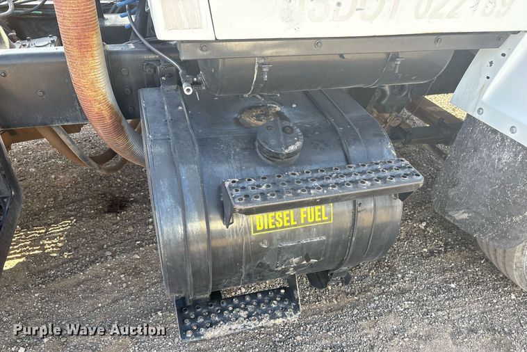 image for item EF3030 1987 Ford L8000 semi truck