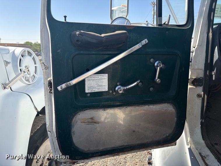 image for item EF3030 1987 Ford L8000 semi truck