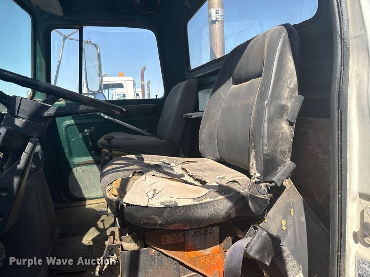 image for item EF3030 1987 Ford L8000 semi truck