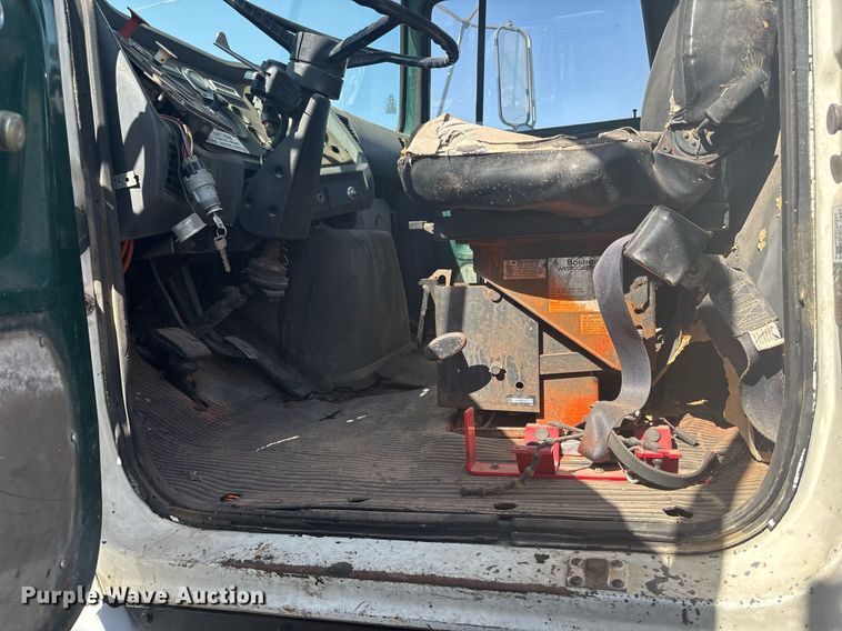 image for item EF3030 1987 Ford L8000 semi truck