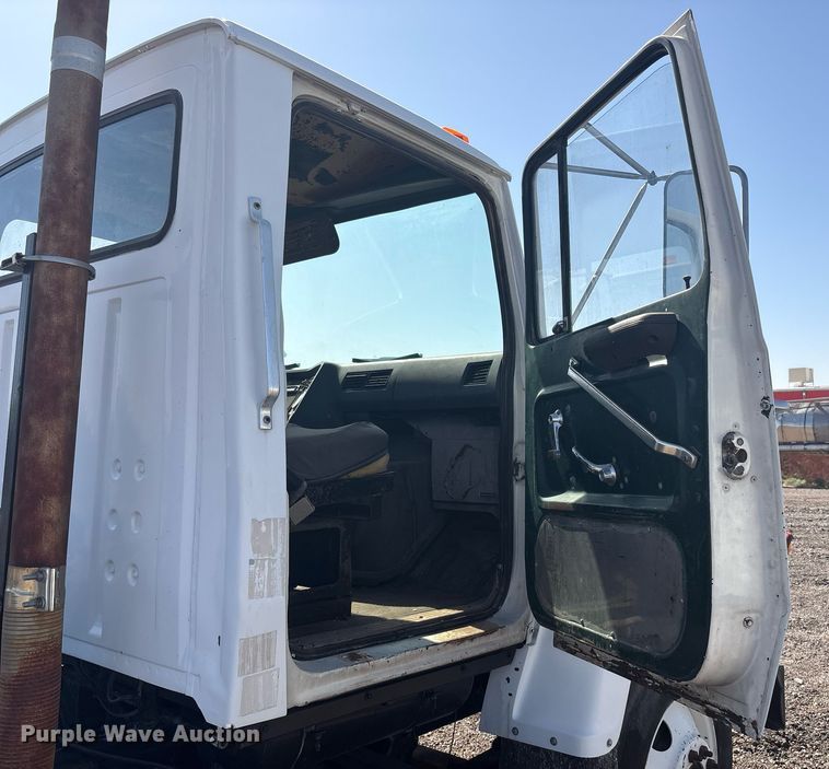 image for item EF3030 1987 Ford L8000 semi truck