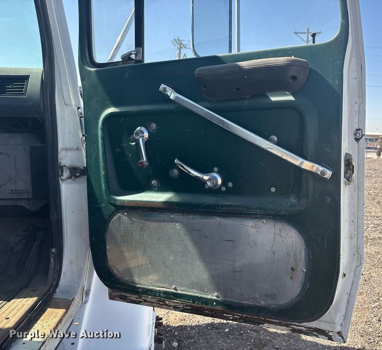 image for item EF3030 1987 Ford L8000 semi truck