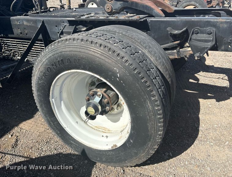 image for item EF3030 1987 Ford L8000 semi truck