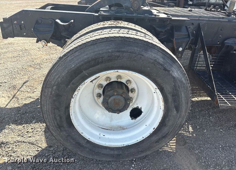 image for item EF3030 1987 Ford L8000 semi truck