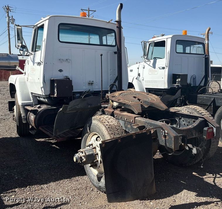 image for item EF3031 1987 Ford L8000 semi truck