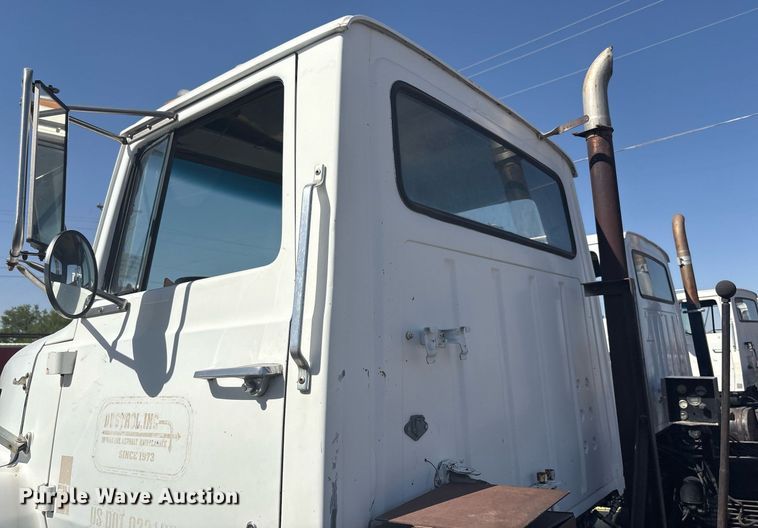 image for item EF3031 1987 Ford L8000 semi truck