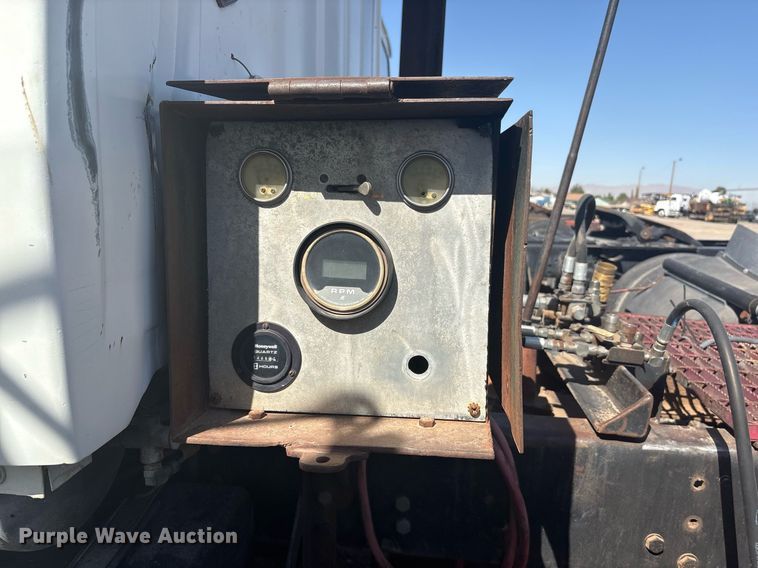 image for item EF3031 1987 Ford L8000 semi truck