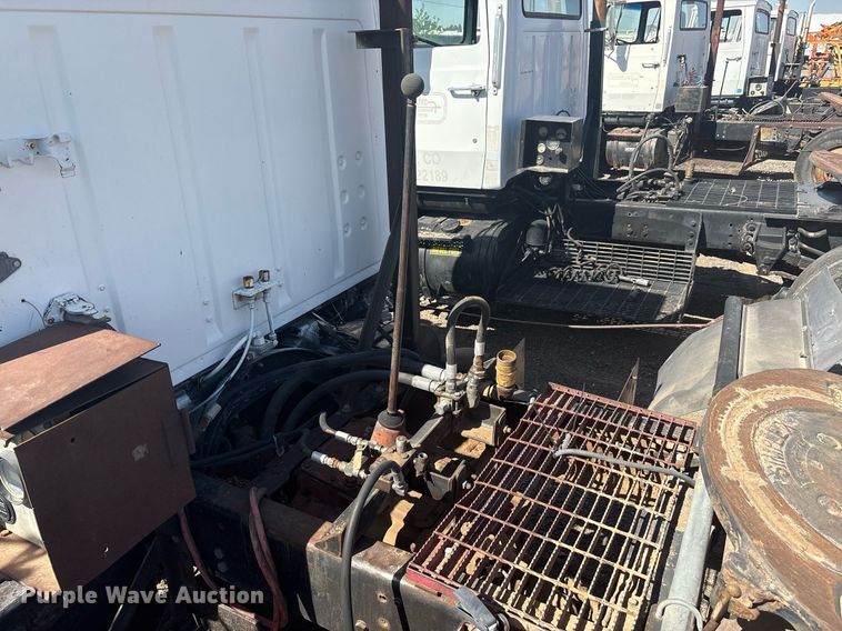 image for item EF3031 1987 Ford L8000 semi truck