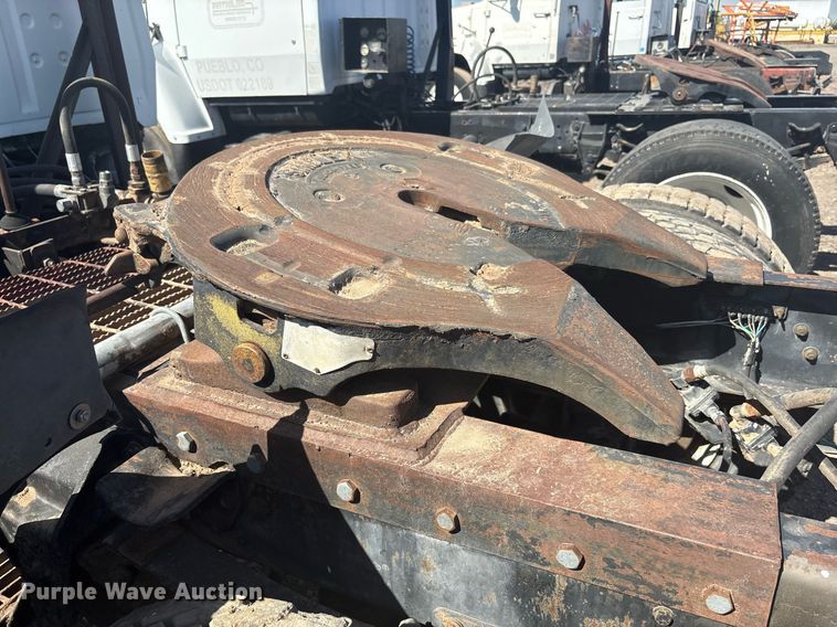 image for item EF3031 1987 Ford L8000 semi truck