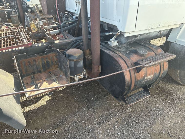 image for item EF3031 1987 Ford L8000 semi truck