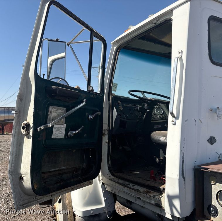 image for item EF3031 1987 Ford L8000 semi truck