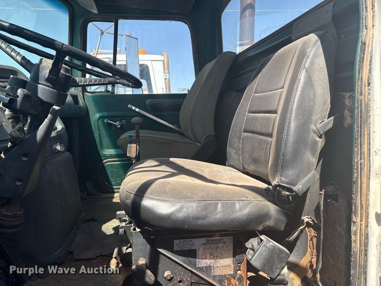 image for item EF3031 1987 Ford L8000 semi truck