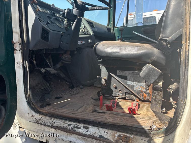 image for item EF3031 1987 Ford L8000 semi truck