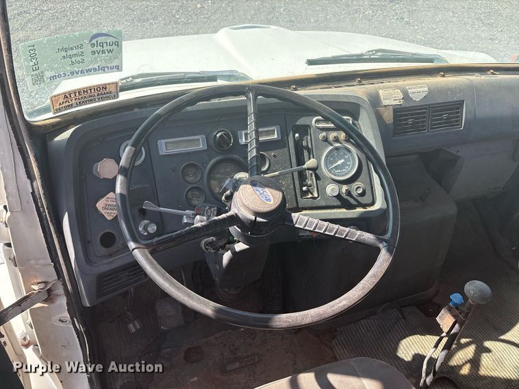 image for item EF3031 1987 Ford L8000 semi truck