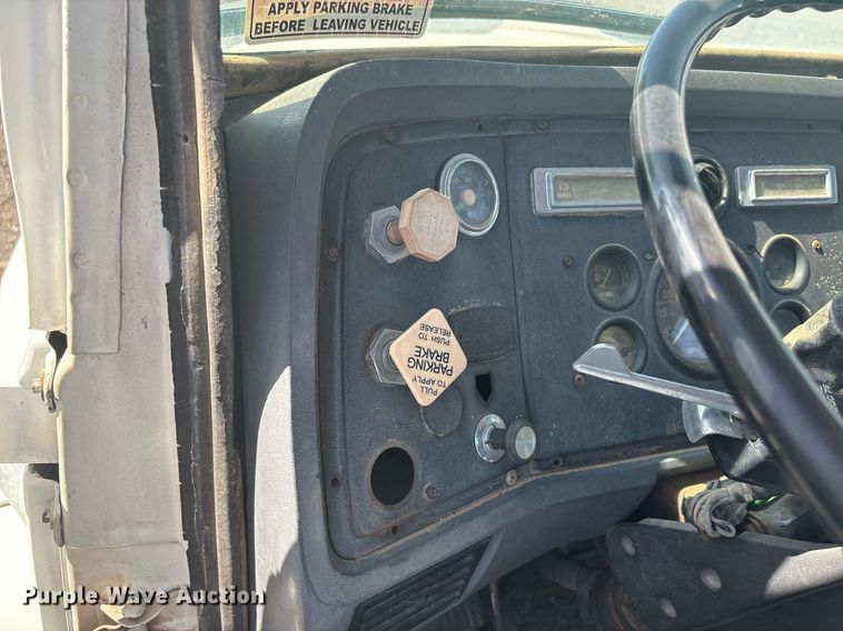 image for item EF3031 1987 Ford L8000 semi truck