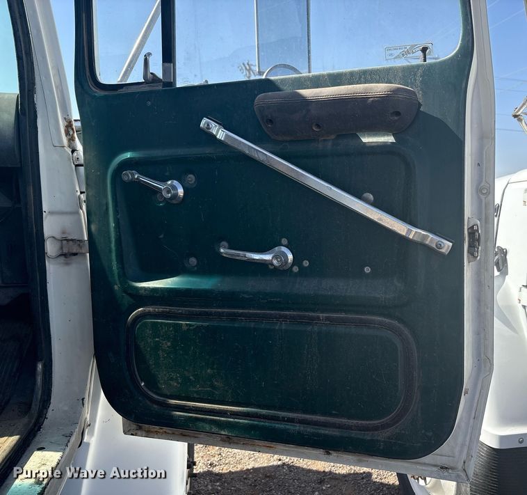 image for item EF3031 1987 Ford L8000 semi truck