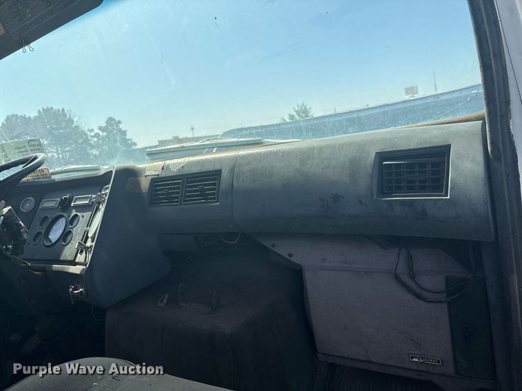 image for item EF3031 1987 Ford L8000 semi truck