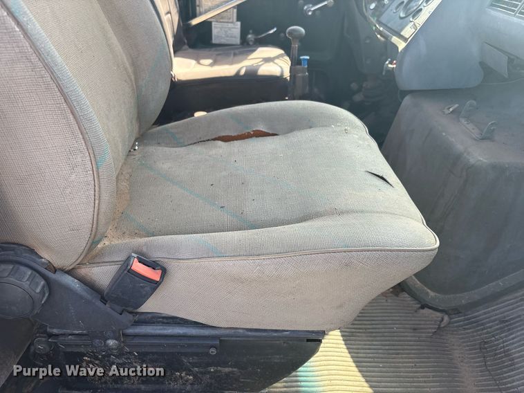 image for item EF3031 1987 Ford L8000 semi truck