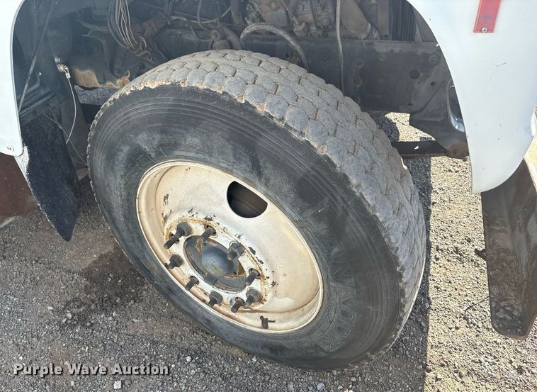 image for item EF3031 1987 Ford L8000 semi truck