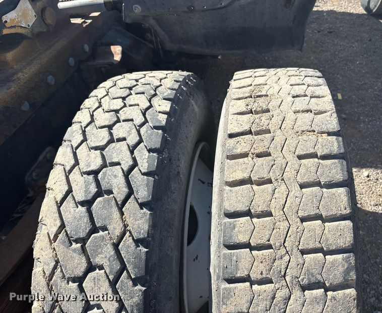 image for item EF3031 1987 Ford L8000 semi truck