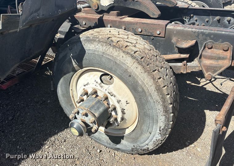 image for item EF3031 1987 Ford L8000 semi truck