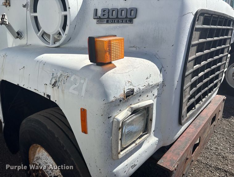 image for item EF3032 1987 Ford LN8000 semi truck