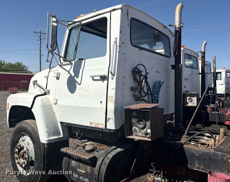 image for item EF3032 1987 Ford LN8000 semi truck